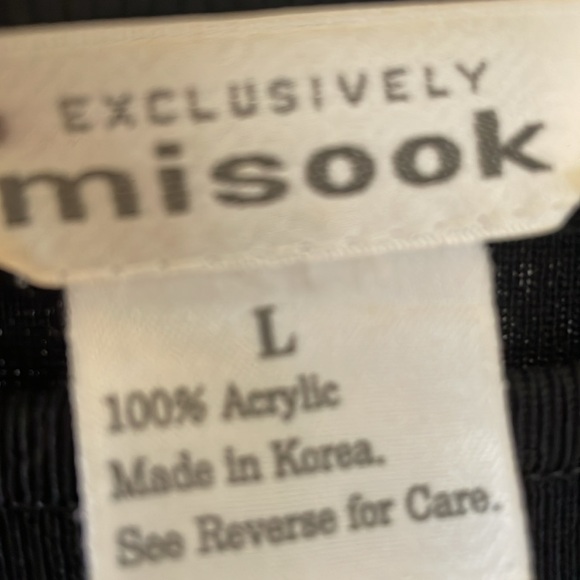 Mistook Black Knit Slightly off shoulder - Picture 3 of 3